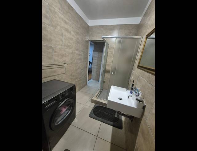 1 BEDROOM APARTMENT FOR SALE IN ESSENWOOD